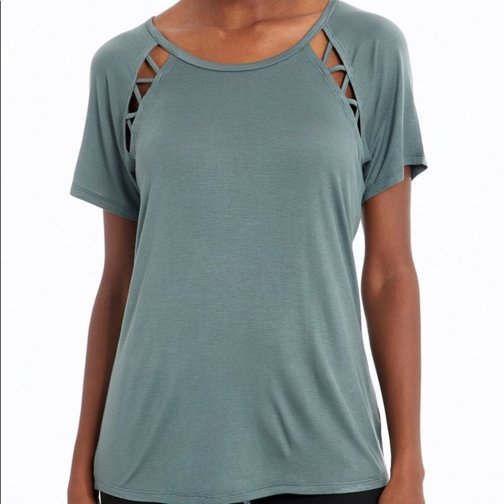 Marika short-sleeved shirt.